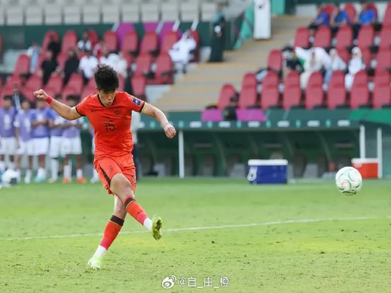 半场-U23国足零射正暂0-1朝鲜U23 李光明补射破门彭啸伤退